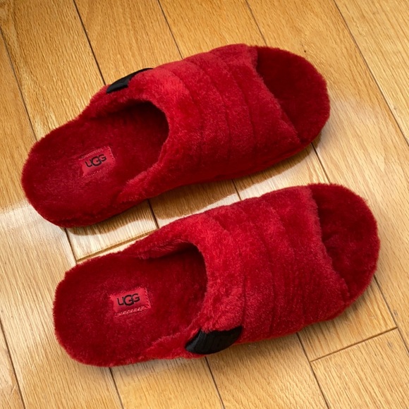 Red Ugg Fluff You Slides Size 8 US - Picture 1 of 4